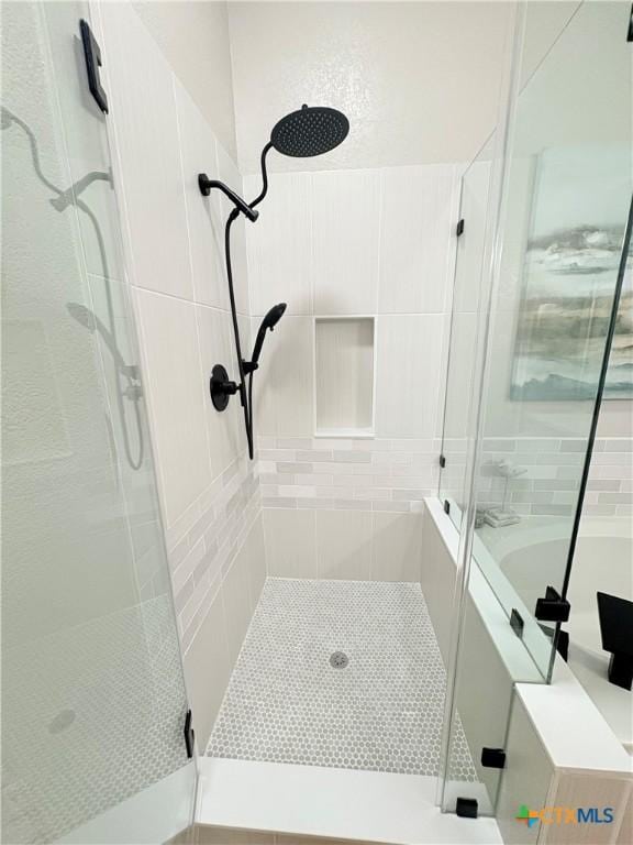 421 Arapaho Dr, Harker Heights, TX 76548 - full bathroom featuring tiled shower and a bathtub