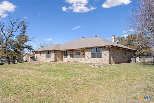 back of house featuring a lawn