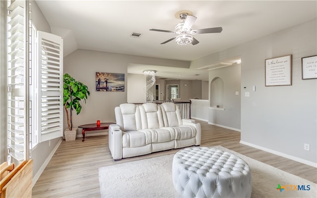 living room with light wood-type flooring and ceiling fan