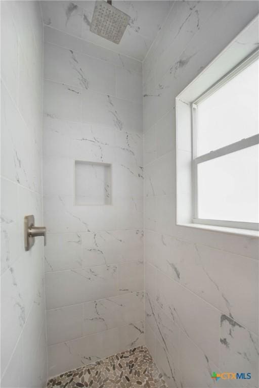 105 N Redfish Retreat Dr, Port Lavaca, TX 77979 - full bathroom with a tile shower