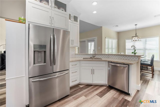 105 N Redfish Retreat Dr, Port Lavaca, TX 77979 - kitchen featuring stainless steel appliances, light wood-style floors, a sink, plenty of natural light, and recessed lighting