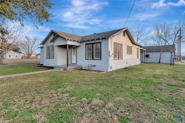 2901 Lone Tree Rd, Victoria, TX 77901 - view of front of home with a front lawn