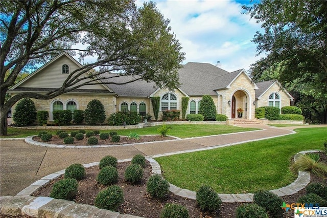 view of front of home featuring a front lawn