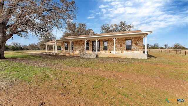 view of front facade with covered porch and a front yard