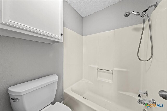 1311 Speight Ave, Waco, TX 76706 - bathroom featuring toilet, bathing tub / shower combination, and a textured ceiling