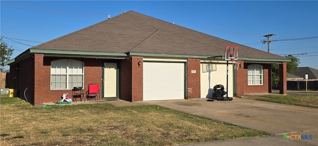 view of front of house featuring a garage and a front lawn