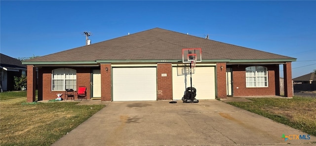 ranch-style house featuring a front lawn and a garage