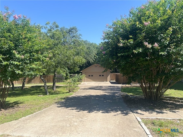 1260 Great Oaks Dr, Salado, TX 76571 - obstructed view of property with a detached garage