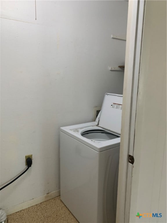 laundry room with washer / clothes dryer