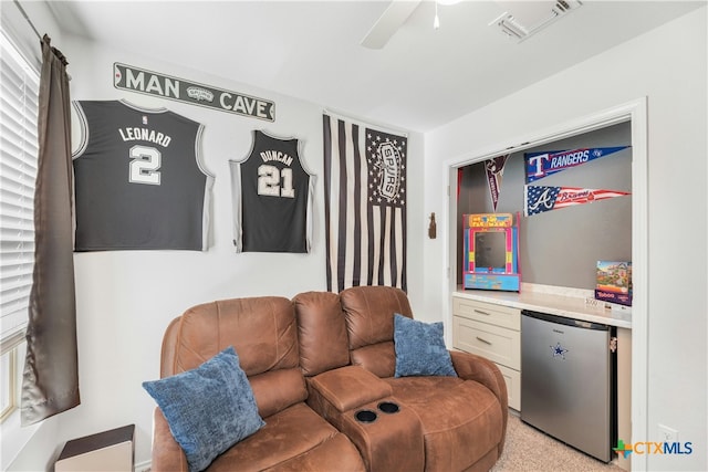 living room featuring indoor bar and ceiling fan