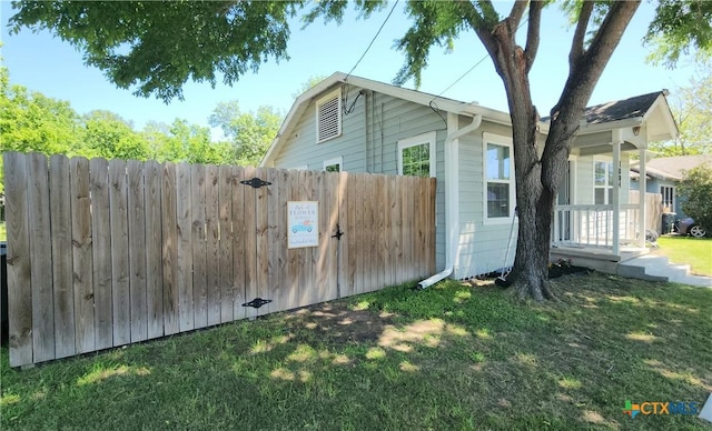 1804 N Goldman St, Victoria, TX 77901 - view of side of home