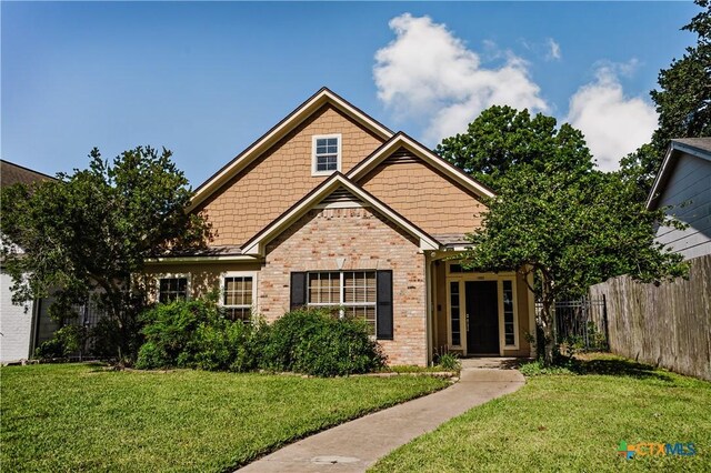 1802 N Vine St, Victoria, TX 77901 - craftsman-style home featuring brick siding