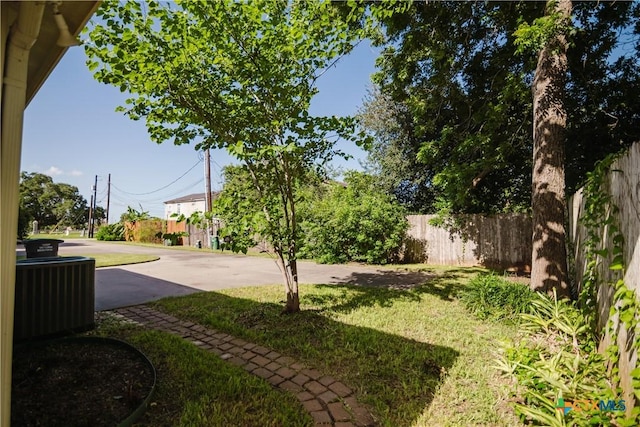 1802 N Vine St, Victoria, TX 77901 - view of yard with a patio