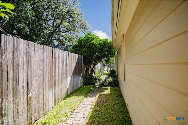 1802 N Vine St, Victoria, TX 77901 - view of yard