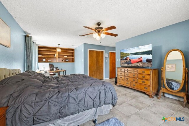 bedroom with ceiling fan, a closet, and a textured ceiling