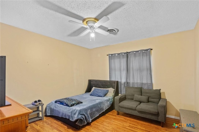 203 Yorkshire Ln, Victoria, TX 77904 - bedroom featuring wood finished floors, ceiling fan, and a textured ceiling