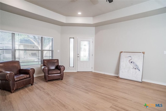 living area featuring recessed lighting, a ceiling fan, light wood-type flooring, and baseboards