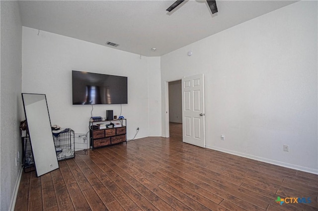 living room with a ceiling fan, dark wood-style flooring, visible vents, and baseboards