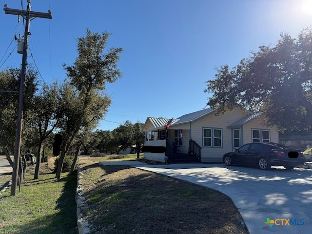 view of front of house with a front yard