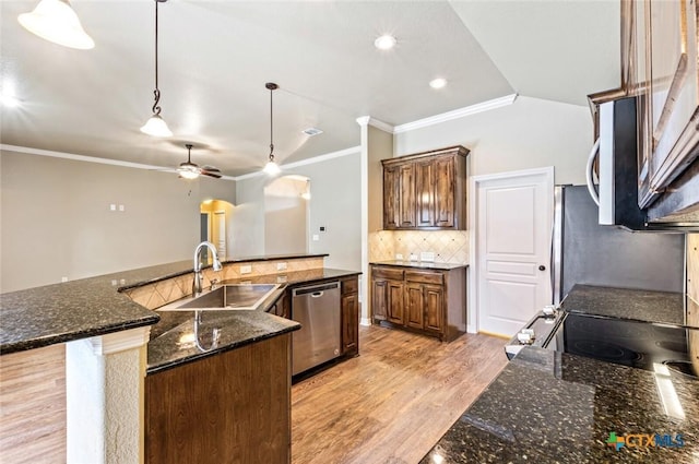 1617 Shadow Canyon Dr, Temple, TX 76502 - kitchen featuring stainless steel appliances, ornamental molding, ceiling fan, arched walkways, and decorative backsplash