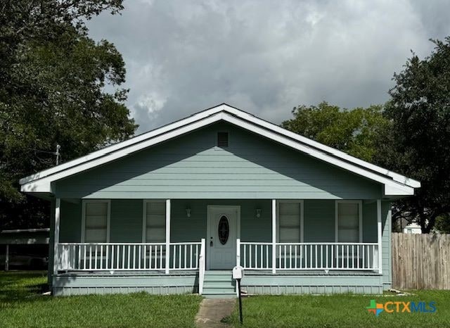 view of front of property featuring a porch