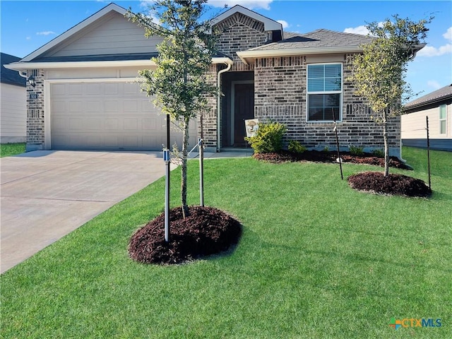 924 Adler Way, San Marcos, TX 78666 - ranch-style home featuring an attached garage, driveway, and a front yard