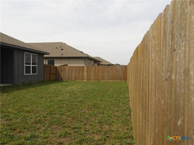 view of yard featuring a fenced backyard
