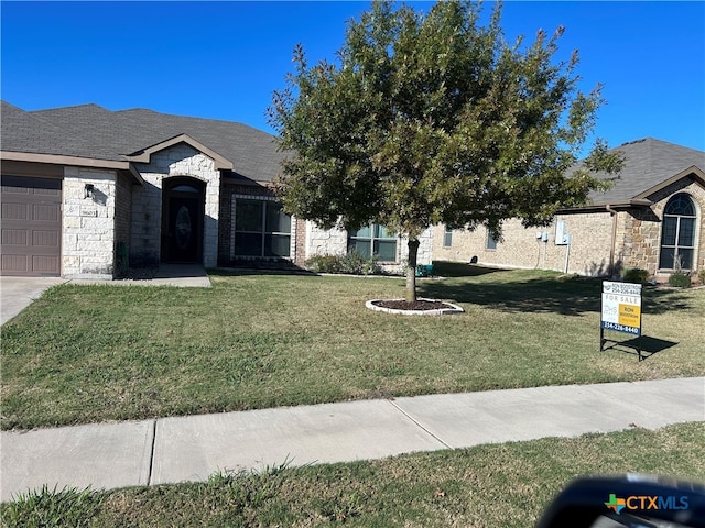 view of front facade with a garage and a front yard