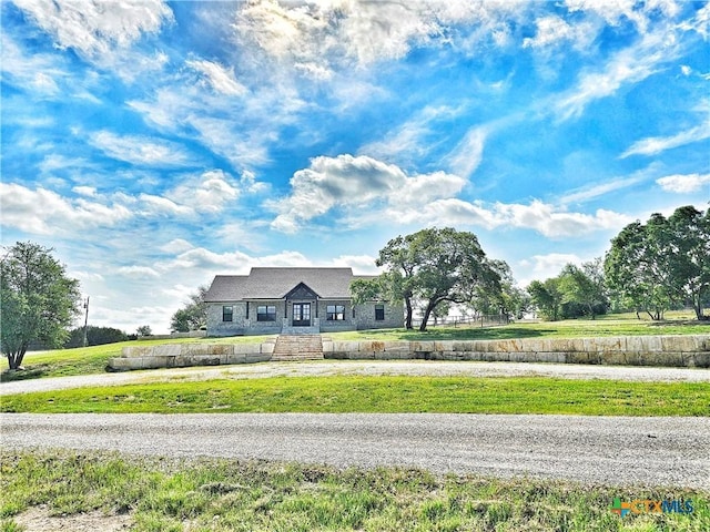 view of front facade with a front yard