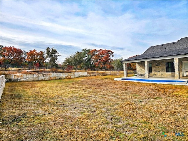 view of yard featuring a patio area