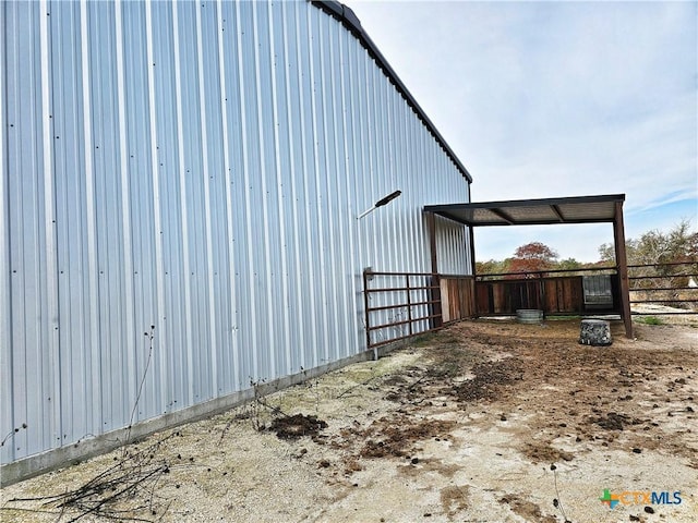 view of side of property with an outdoor structure