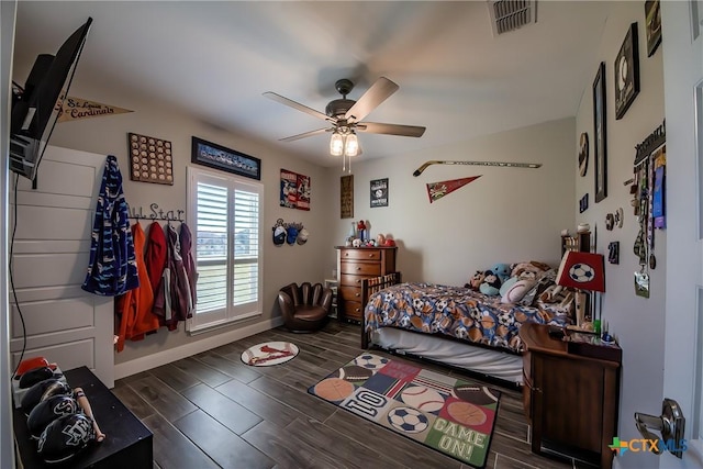 bedroom with ceiling fan