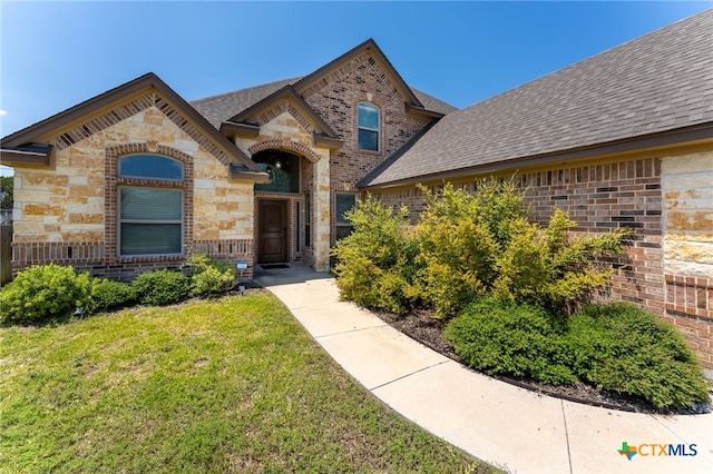 view of front of house featuring a front yard