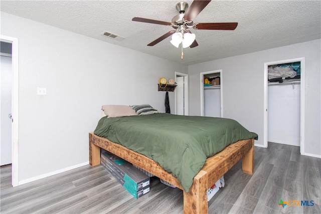3605 Pleasing Cir, Killeen, TX 76542 - bedroom featuring wood finished floors, a textured ceiling, and ceiling fan