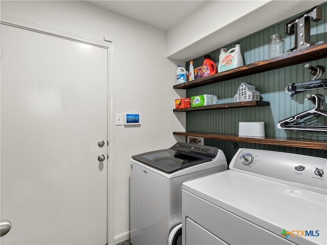 2416 Kolton St, New Braunfels, TX 78130 - laundry area featuring washing machine and dryer