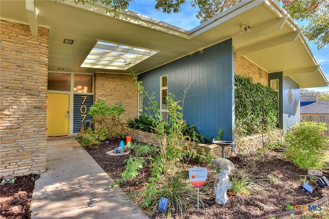 view of property entrance