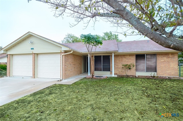 ranch-style home featuring a front lawn and a garage