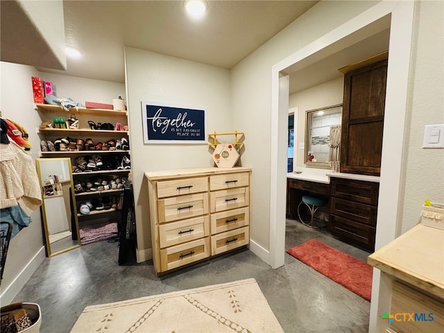 view of spacious closet