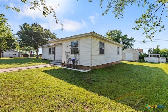 134 Daisy Ln, Whitney, TX 76692 - view of front of house featuring a front lawn