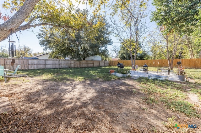 view of yard with a patio