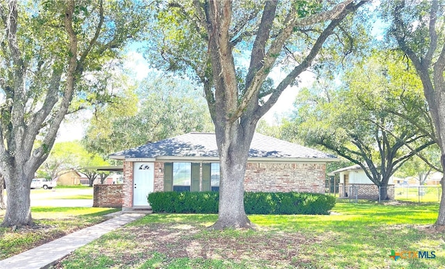 ranch-style home with a front lawn