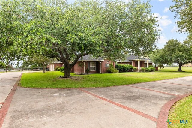 803 S Converse St, Flatonia, TX 78941 - view of front of house with a front yard and brick siding