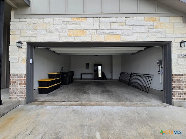 7808 Mcculloch Rd, Temple, TX 76502 - garage with concrete driveway