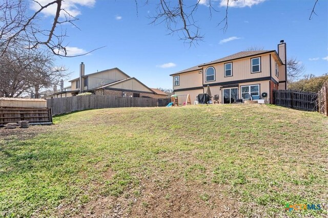 view of yard featuring a fenced backyard