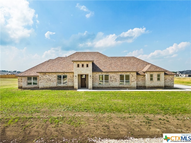 view of front facade with a front lawn