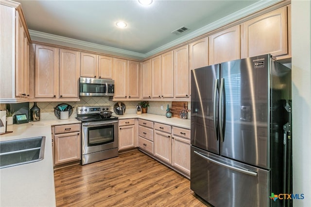 312 Ow Lowrey Dr, Salado, TX 76571 - kitchen featuring appliances with stainless steel finishes, light brown cabinets, a sink, light countertops, and wood finished floors