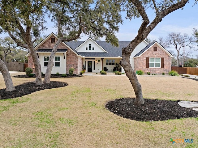 craftsman-style home featuring a front yard