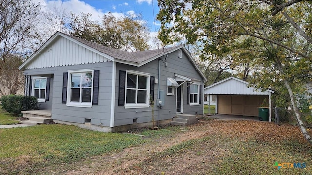 view of front of home with an outbuilding, a garage, and a front yard