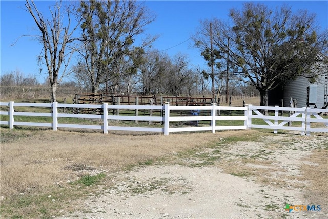 view of yard featuring a rural view