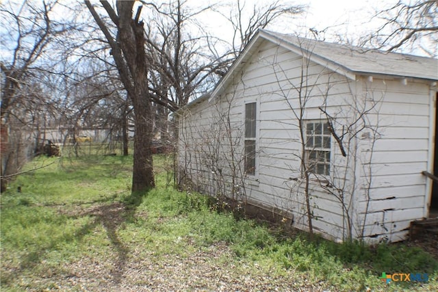 view of side of home featuring an outdoor structure